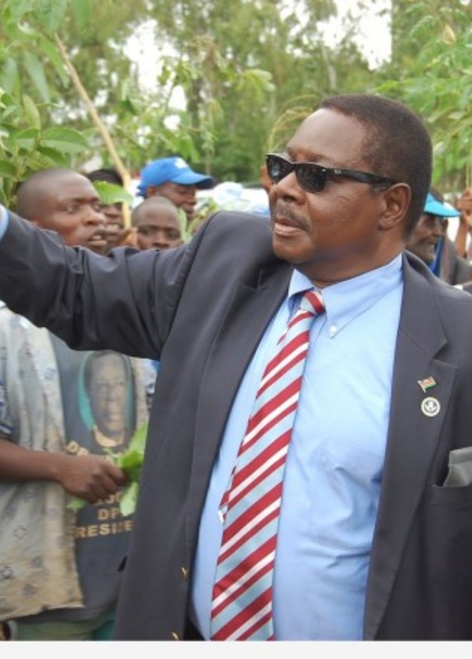 الرئيس المالاوي عريساً في عامه الـ74!