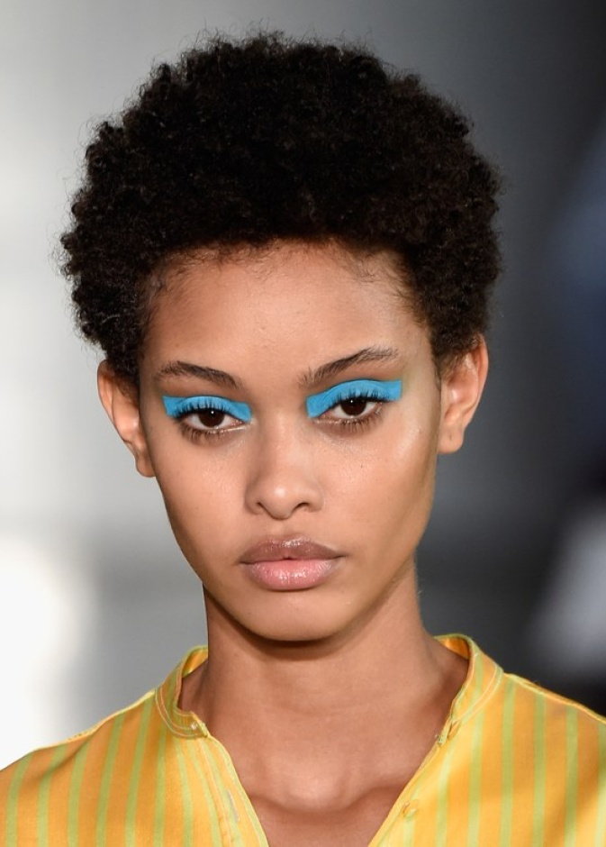 Ports 1961رسم العيون بالظلال الزرقاء من 