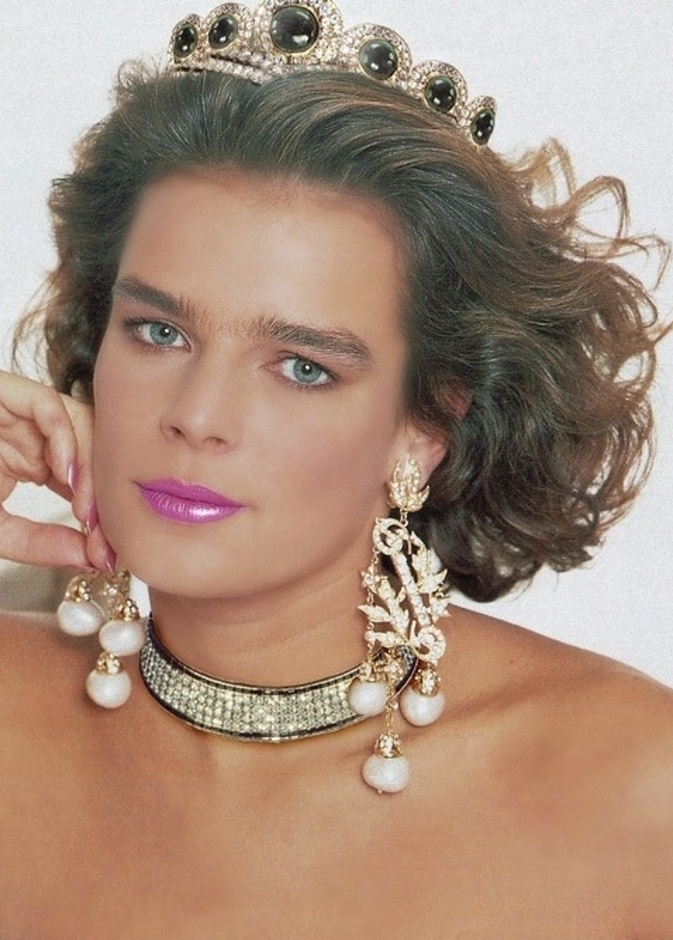 Princess Stephanie تحب الاكسسوار والمجوهرات