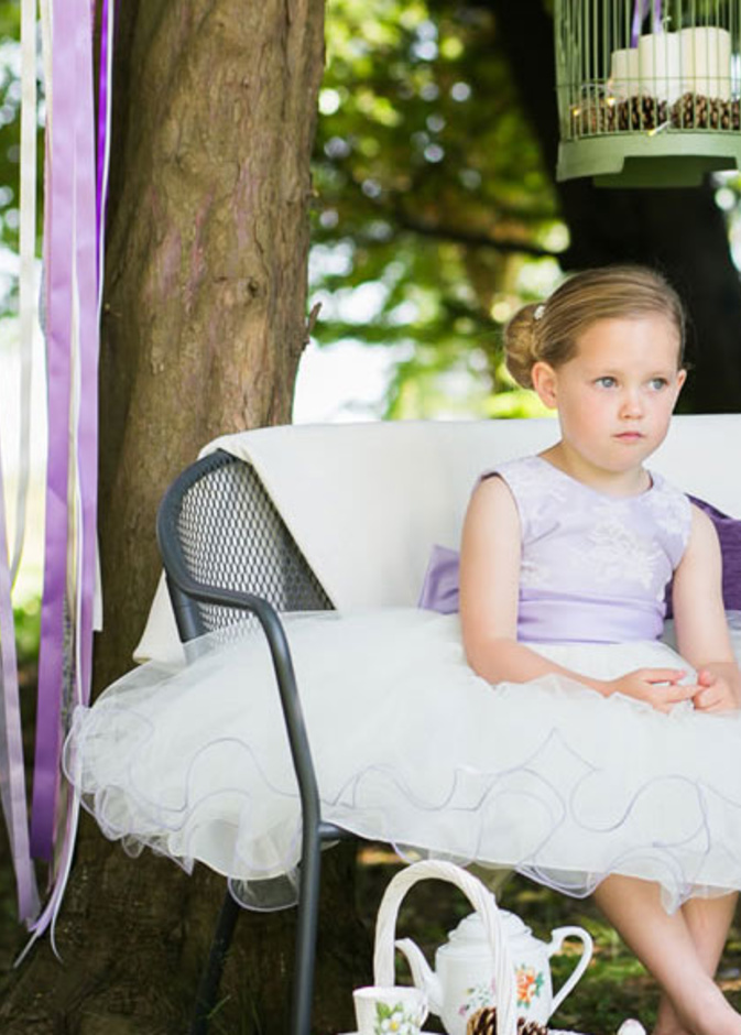 الأرجواني يضفي حيوية إلى ديكور زفافك