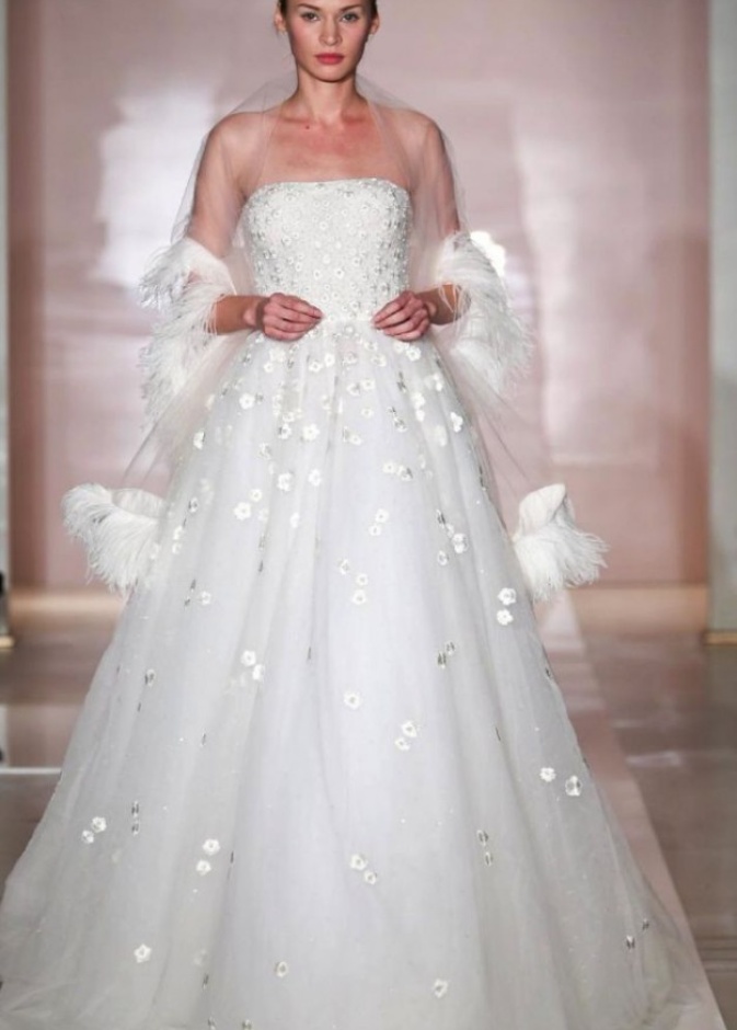 تصاميم ريم عكرا: بساطة صارخة ونعومة راقية 