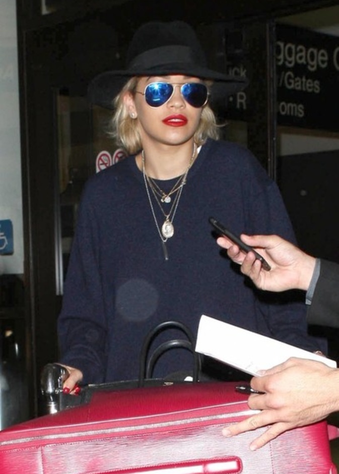 بالصور: ريتا أورا في مطار Lax