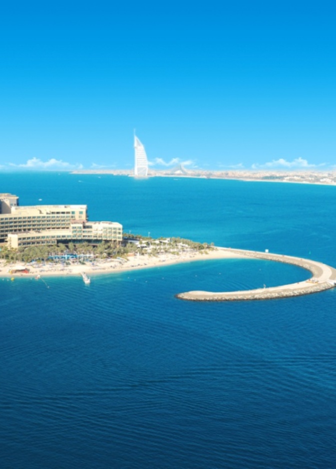 إستضافة "ريكسوس النخلة دبي" لسباق "أكبر عرض للألعاب النارية" ليلة رأس السنة