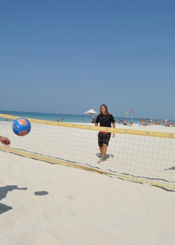 SAADIYAT BEACHGOERS GET WORLD-CLASS FUSSBALL DISPLAY