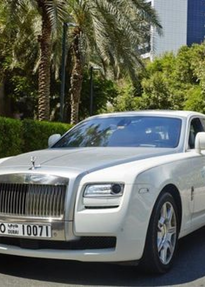 السيارات الفارهة من شرطة دبي إلى عيادات الأسنان!