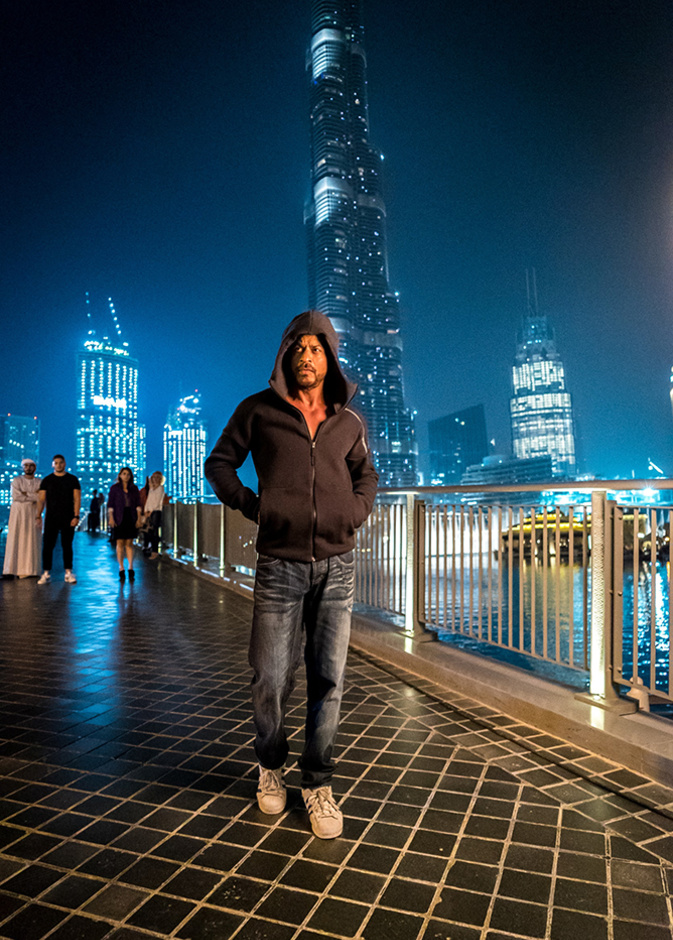 شاهدوا روعة دبي مع شاروخان !