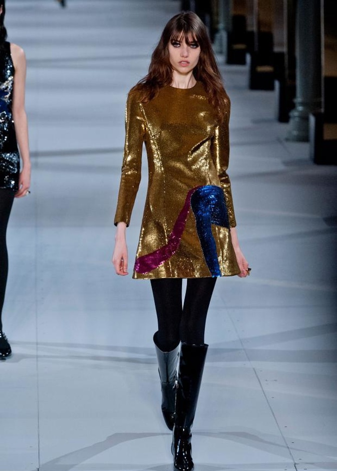 Saint Laurent... شباب ينبض بالحيوية والكلاسيكية معاً