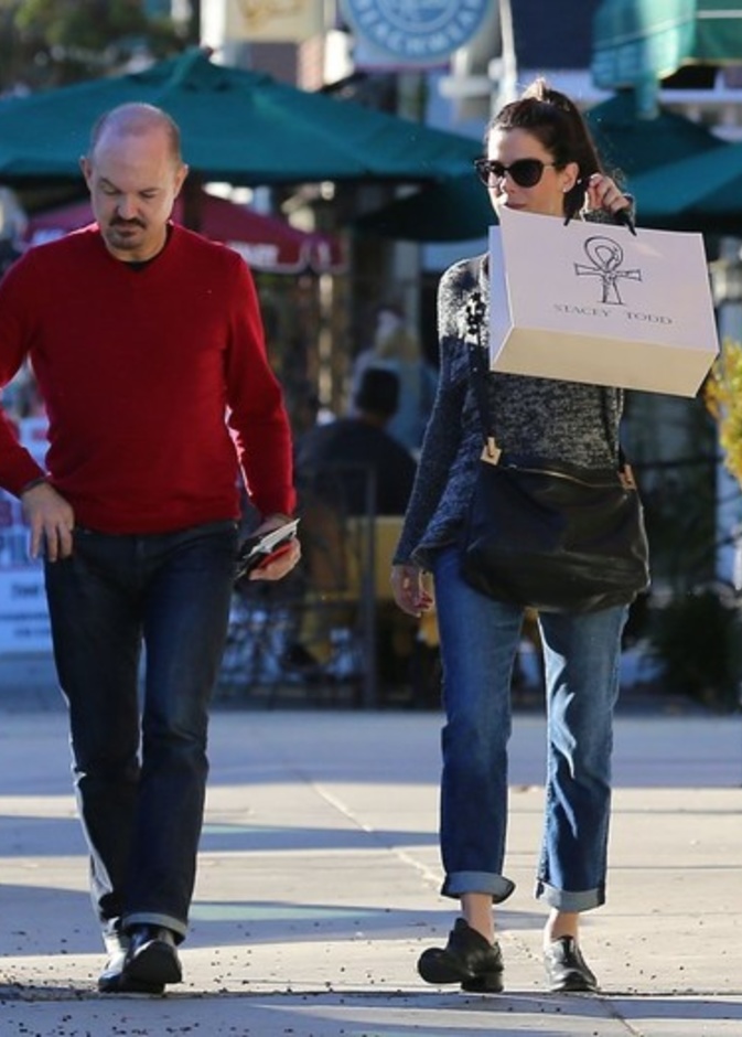 بالصور: ساندرا بولوك تتسوق في شيرمان أوكس