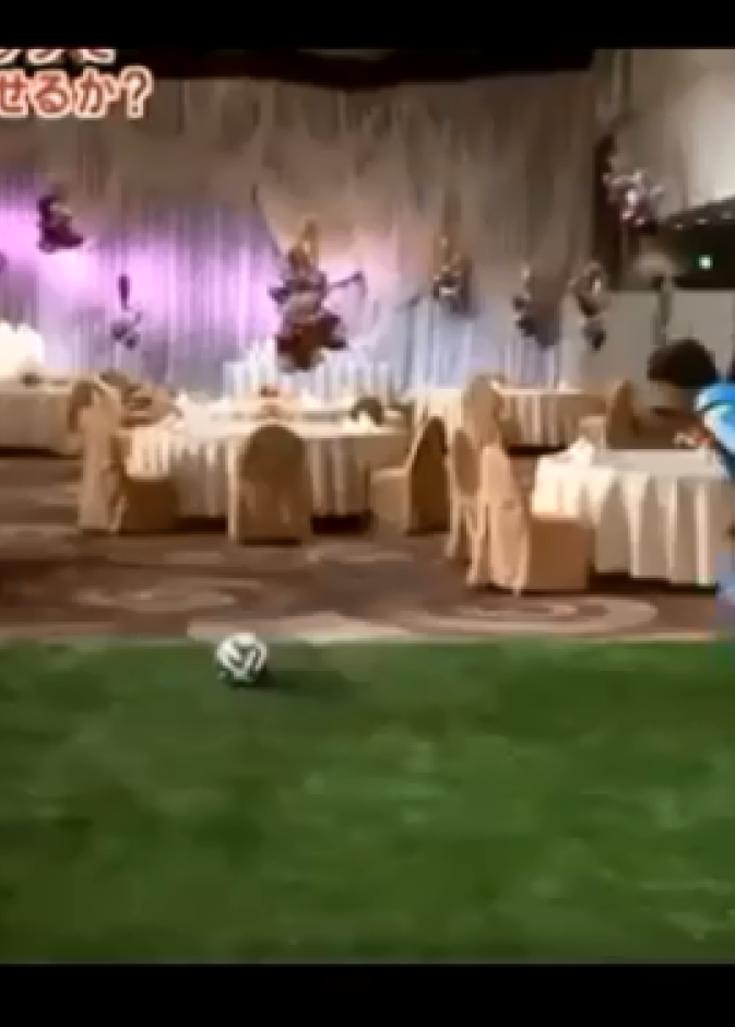 يستعرض مهاراته الرياضية في زفافه 