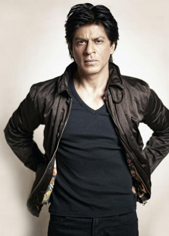 النجمة كريتي سانون تصف شاروخان بالرجل الشهم