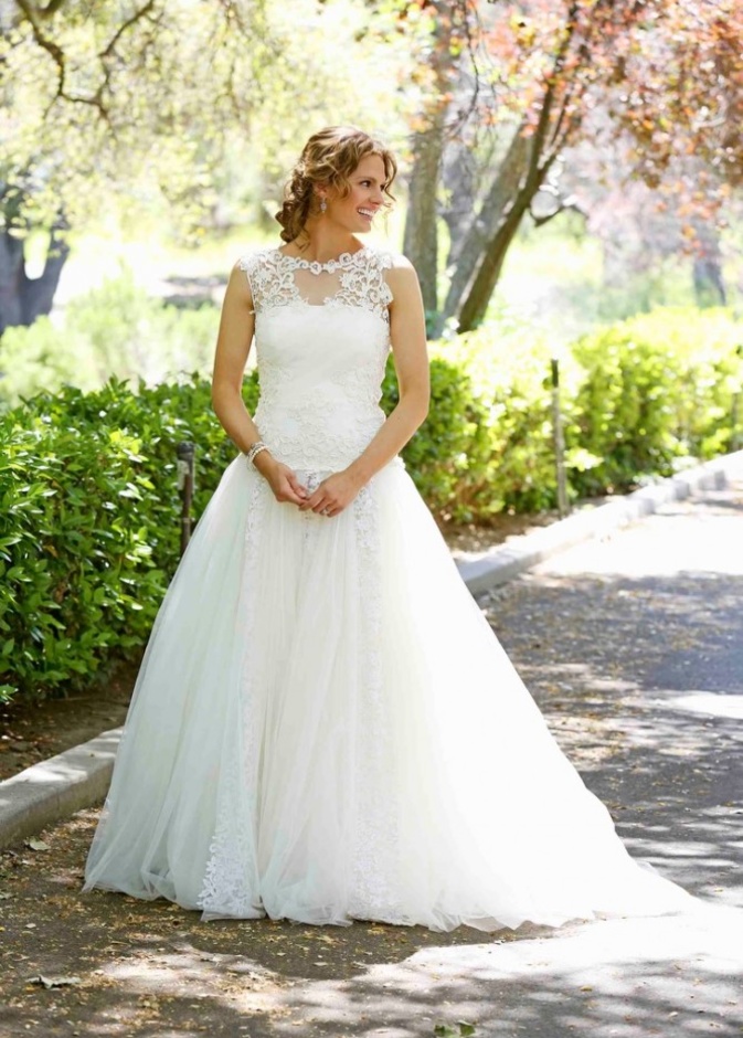 الممثلة ستانا كاتيك تختار  Alberta Ferretti