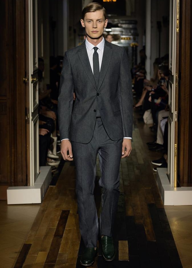 للعريس: أجمل البدلات من أرقى دور الأزياء