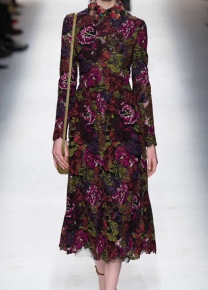 Valentino... أليس في بلاد الفخامة 