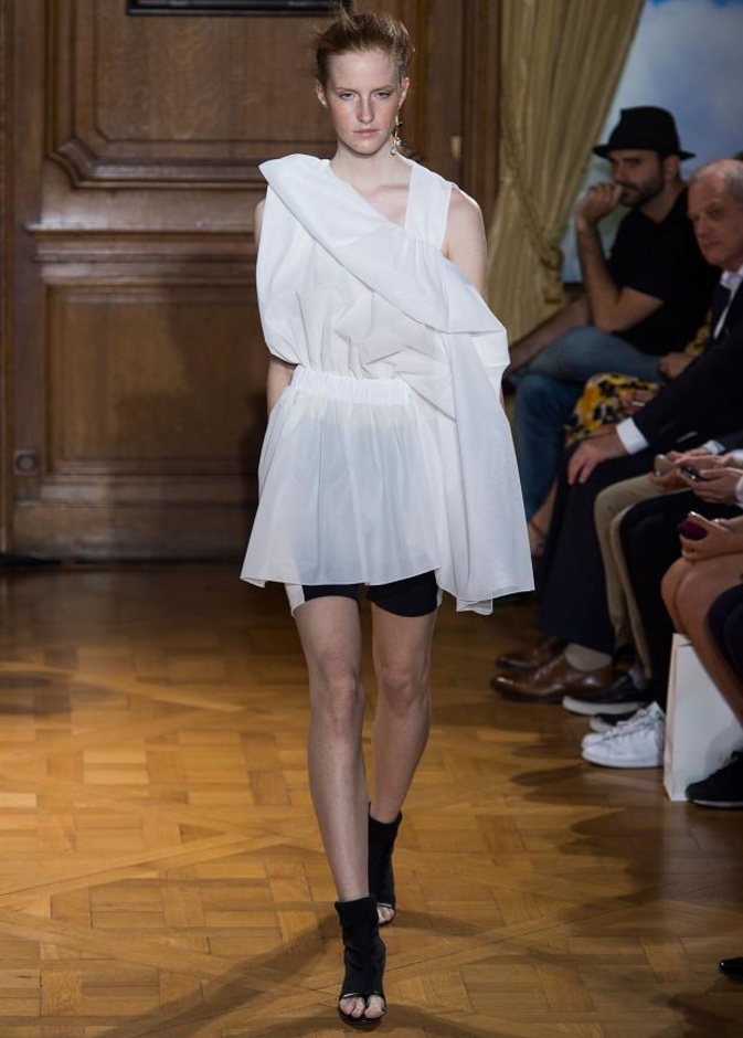 Viktor & Rolf .. نعومة قاسية لربيع رياضي