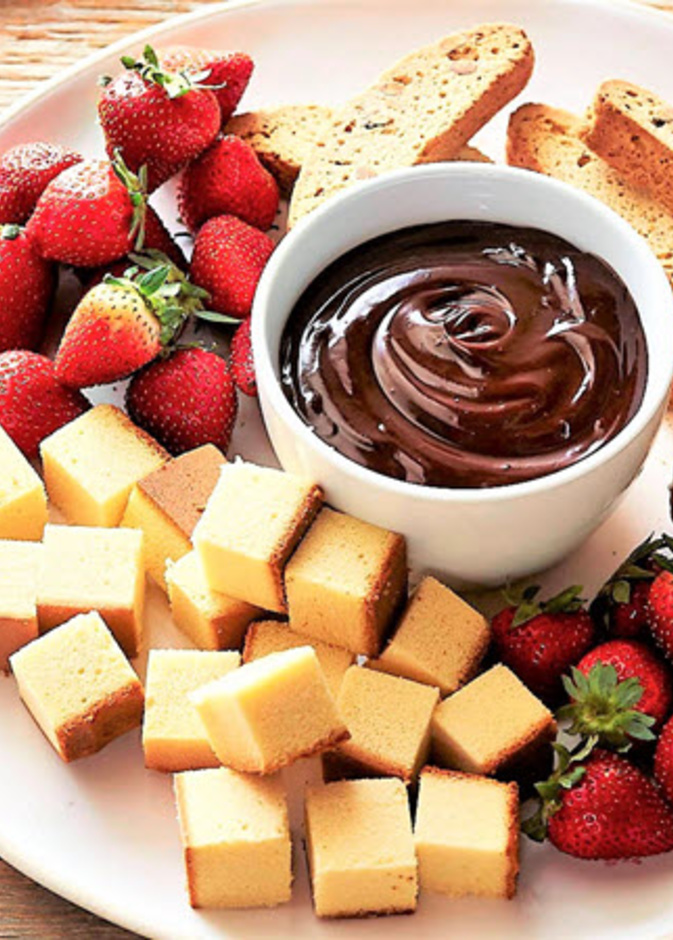 طريقة عمل فطور رومانسي في عيد الحب مع فوندان الشوكولاته