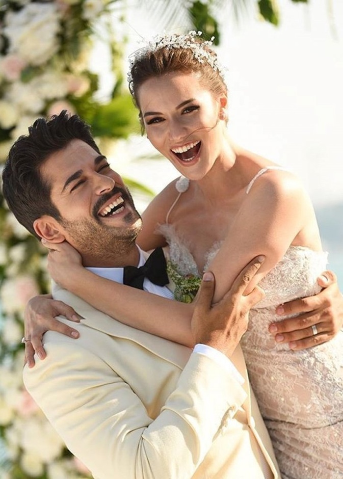 فهرية إفجان تنشر صورة من زفافها على انستقرام