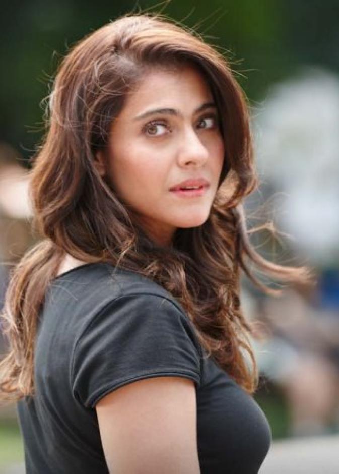 كاجول غاضبة بعد مضايقة المصورين لابنة شاروخان