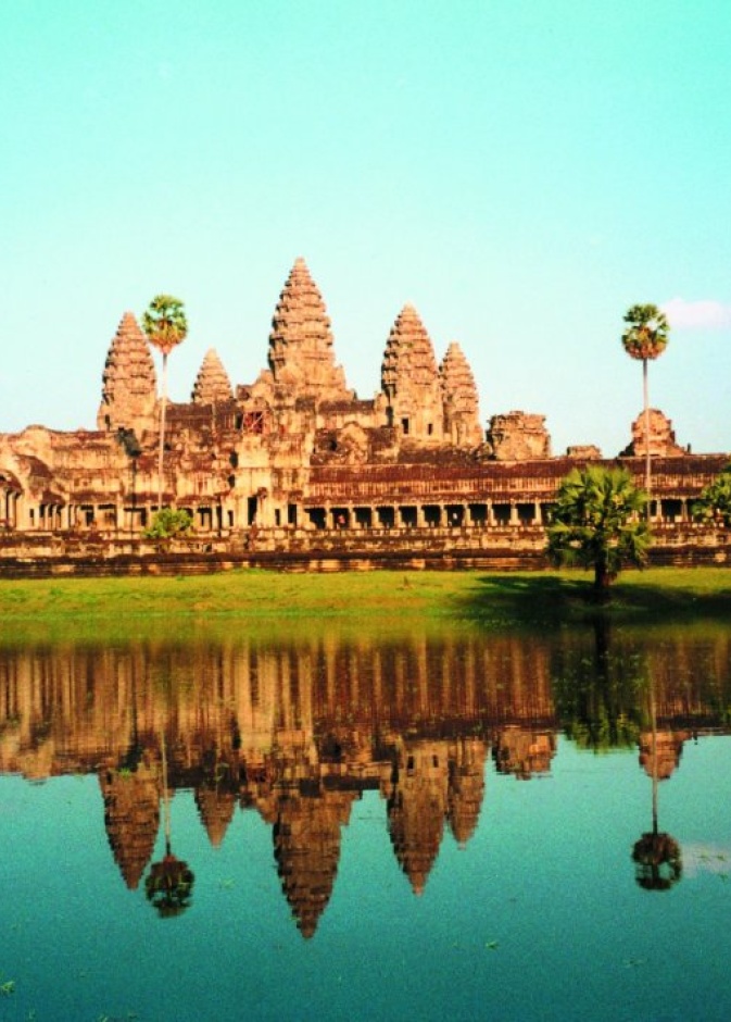 مدينة باغان في ميانمار التي تقع على ضفاف نهر إيراوادي