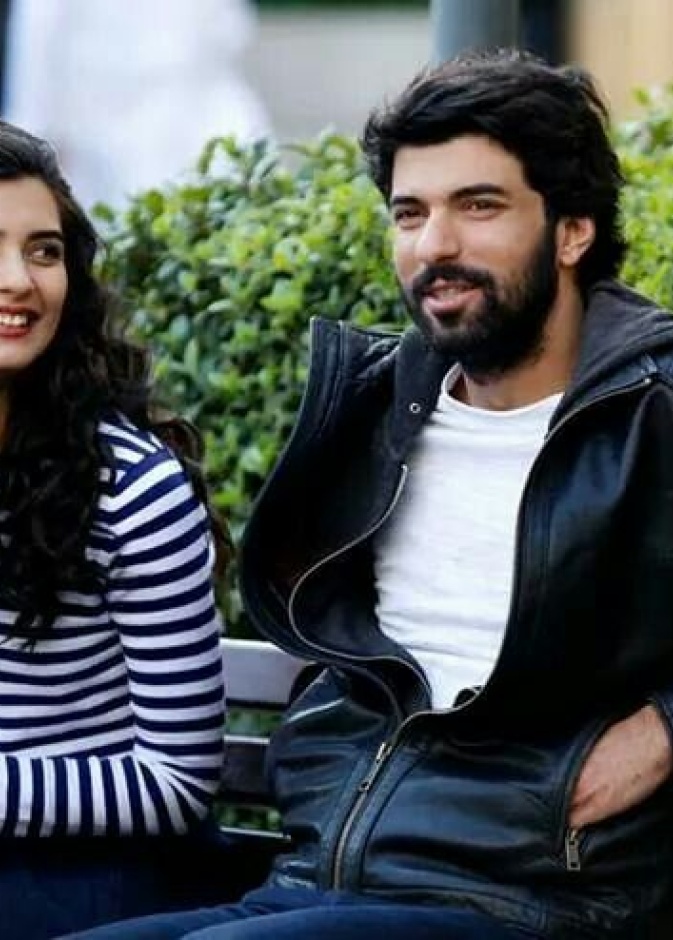 توبا بويكستون وانجين اكيورك في العشق الأسود