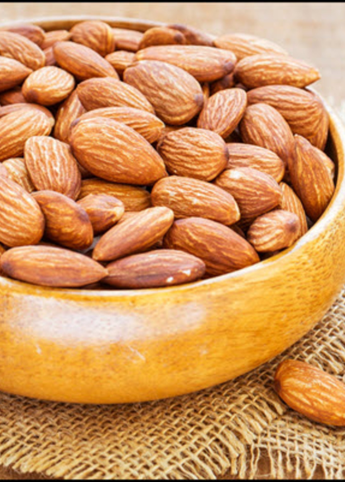 اللوز من المكسرات التي يمكن تناولها على وجبة السحور