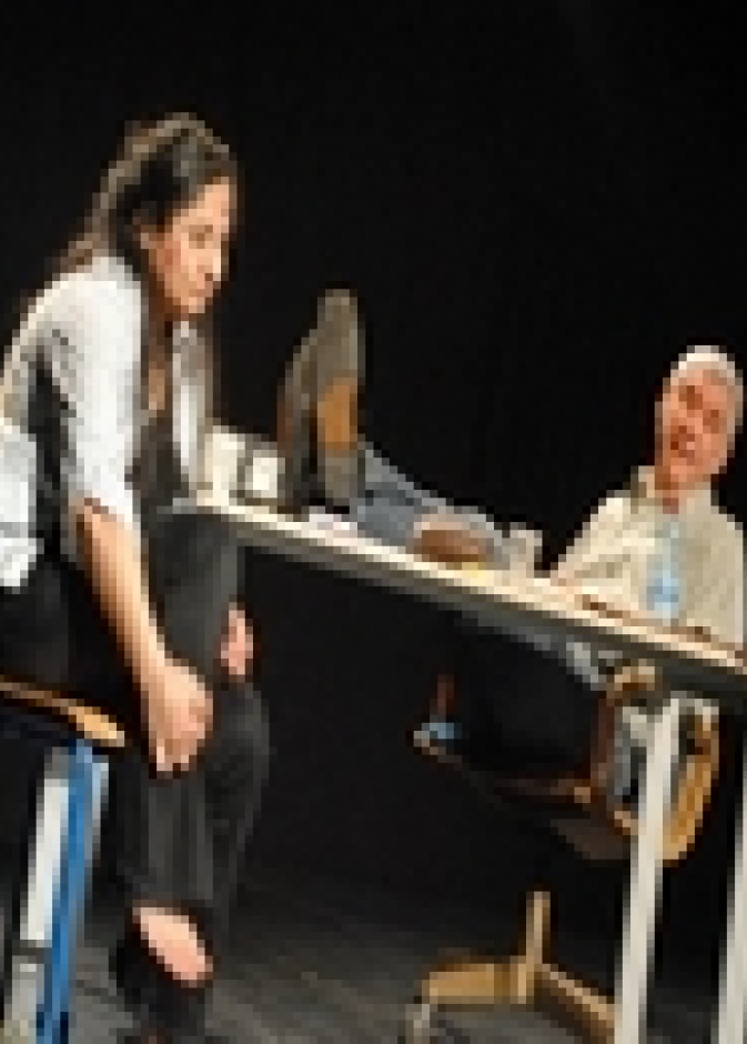  أنا حرة  مسرحية تفضح معاملة الأسيرات الفلسطينيات