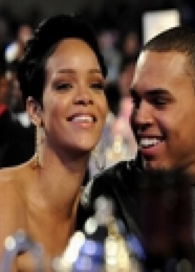 ريهانا وبروان يعودان معا