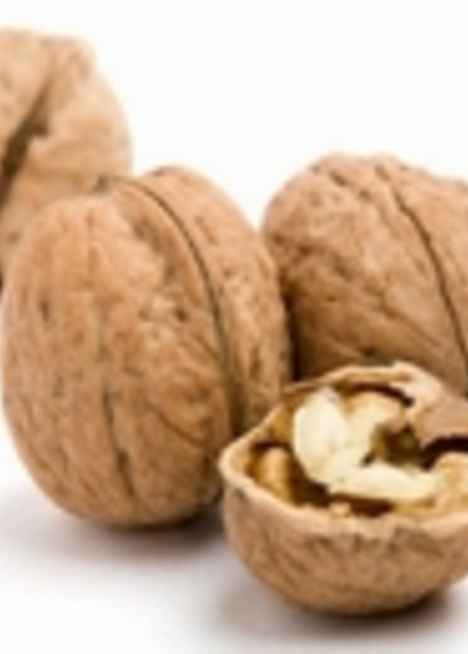 تناول الجوز بانتظام يحميك من سرطان الثدي