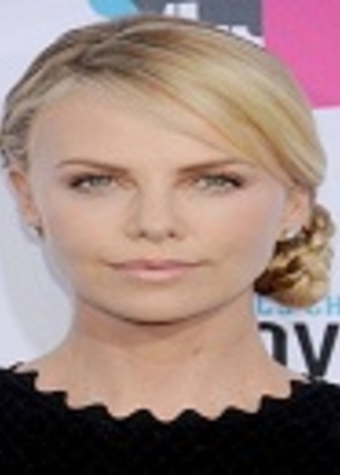 تشارليز ثيرون بمجوهرات  بلغاري 