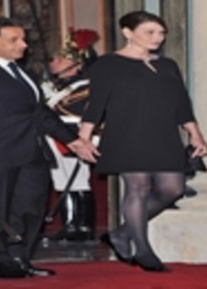 كارلا بروني...  خبث أنثوي يطيح بالرئيس الفرنسي