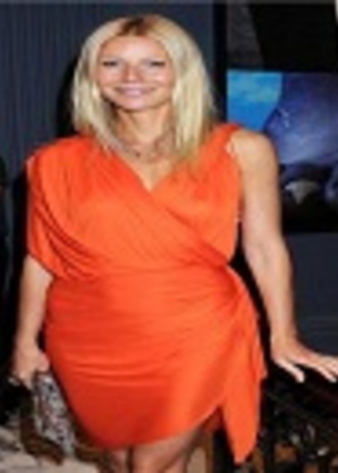 سارة باكستون بأقراط من H.STERN