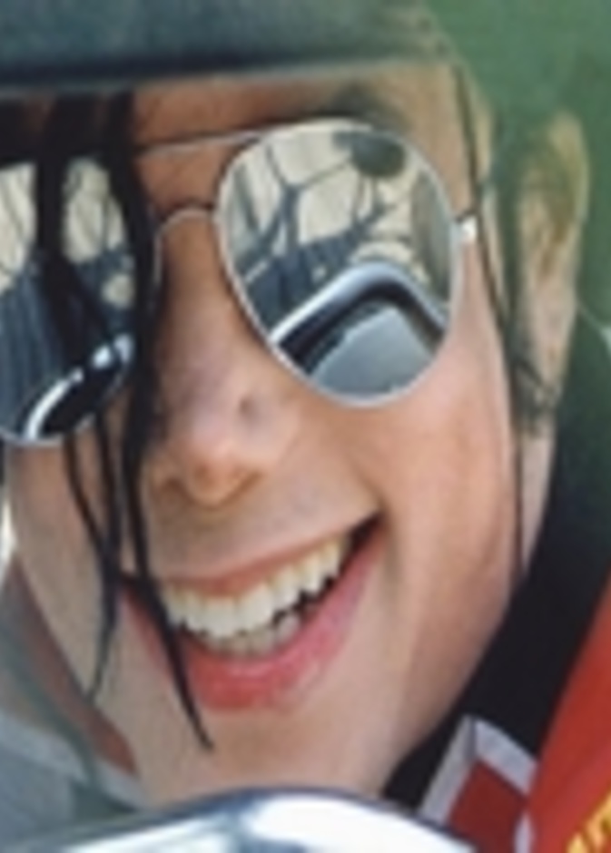 مايكل جاكسون يتصدر لائحة المشاهير الأكثر جنيا للمال