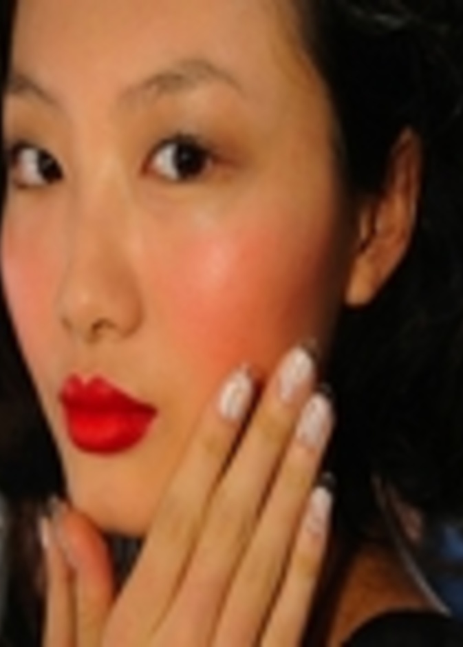 6ألوان جديدة لطلاء الأظافر لصيف 2012 