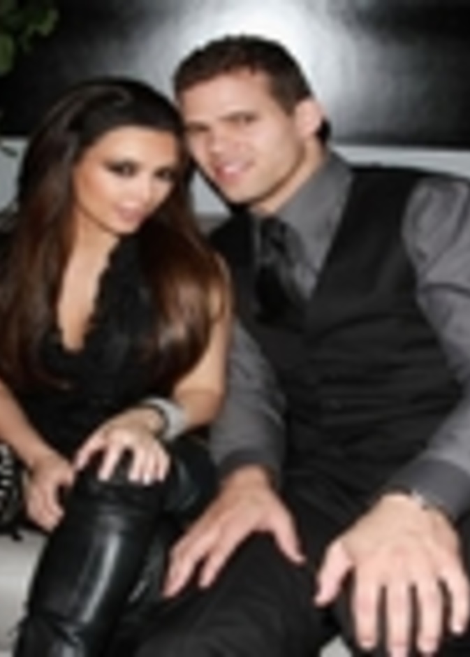 كيم كارداشيان وكريس همفريز في معركة الهدايا