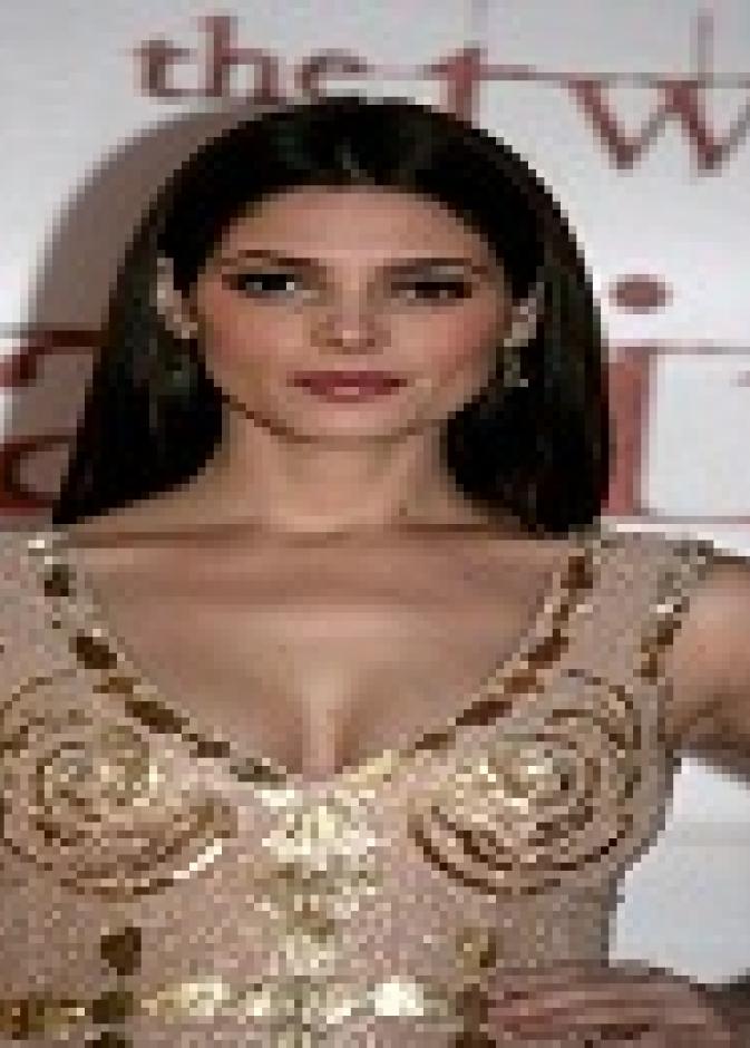 آشلي غرين بأقراط  H. STERN 