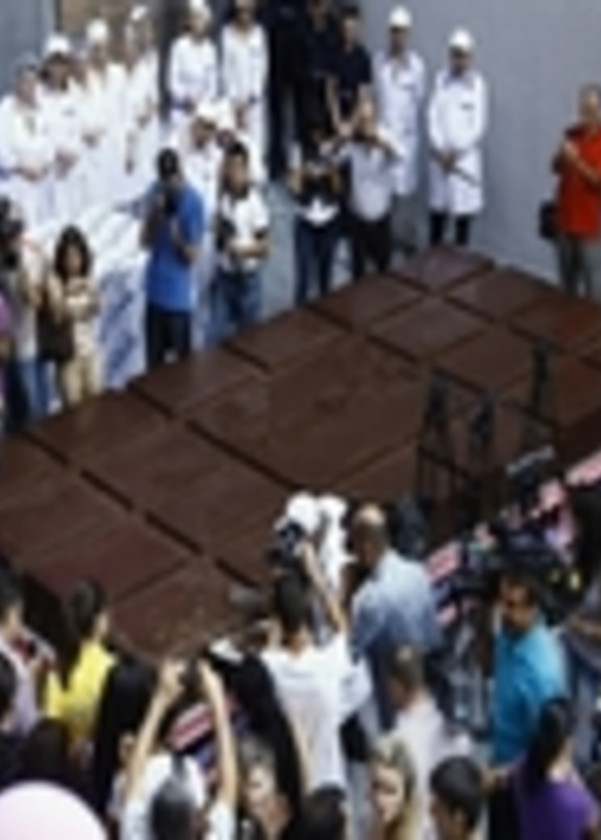 لوح شوكولاته من الإمارات يدخل كتاب غينيس كأكبر "قالب" شوكولاته في العالم