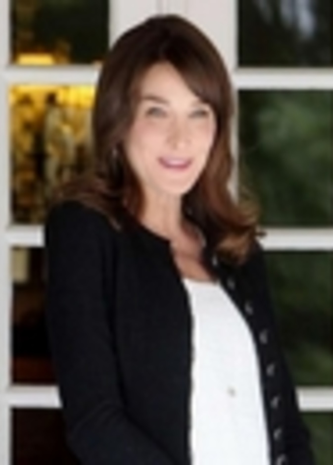 كارلا ساركوزي تنجب طفلة