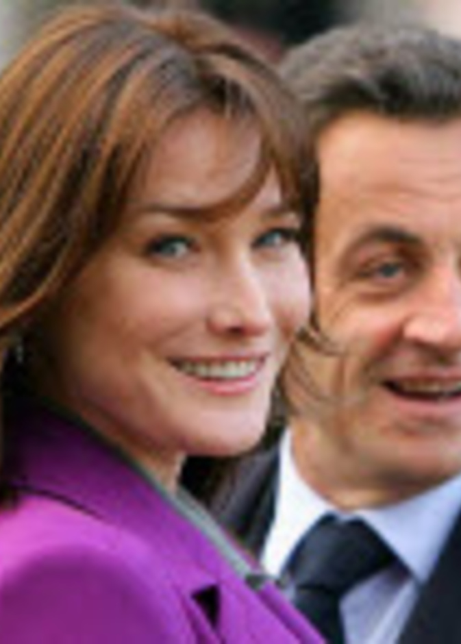 ساركوزيه جدا وابا برداء جديد 