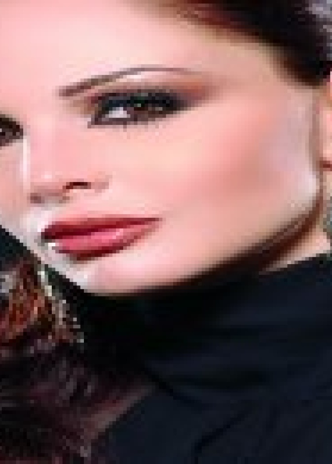 جويل بحلق: تصاميمي  تجعل المرأة نجمة المناسبة..والطبيعة ملهمتي في مجموعتي للعام 2012