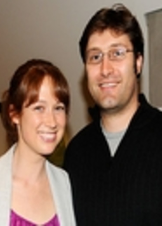 خطوبة النجمة إيلي كمبر إلى صديقها