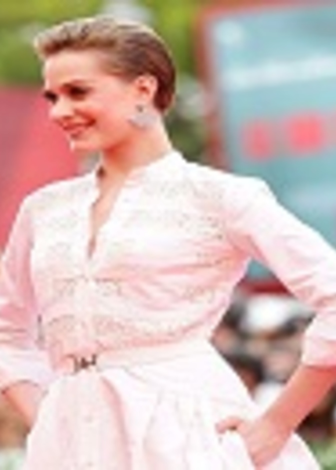 ايفان وود تتألق بأقراط من   Bulgari  