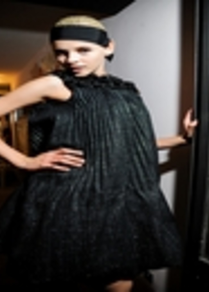 طوق أسود للشعر