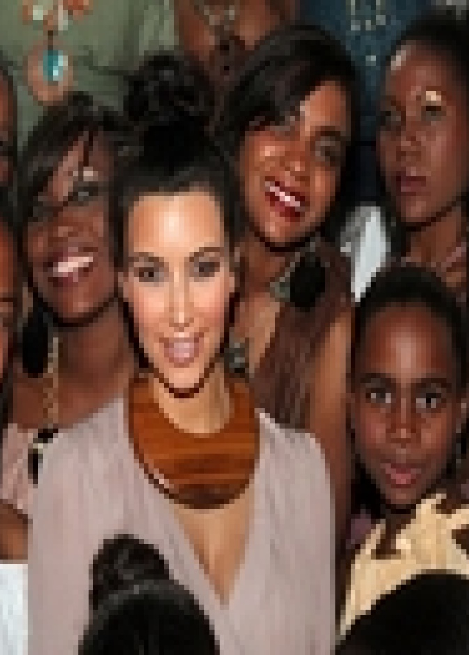 كيم كارداشيان تنضم إلى جورج كالوني وجوليا روبرتس في البعثة الإنسانية لهايتي