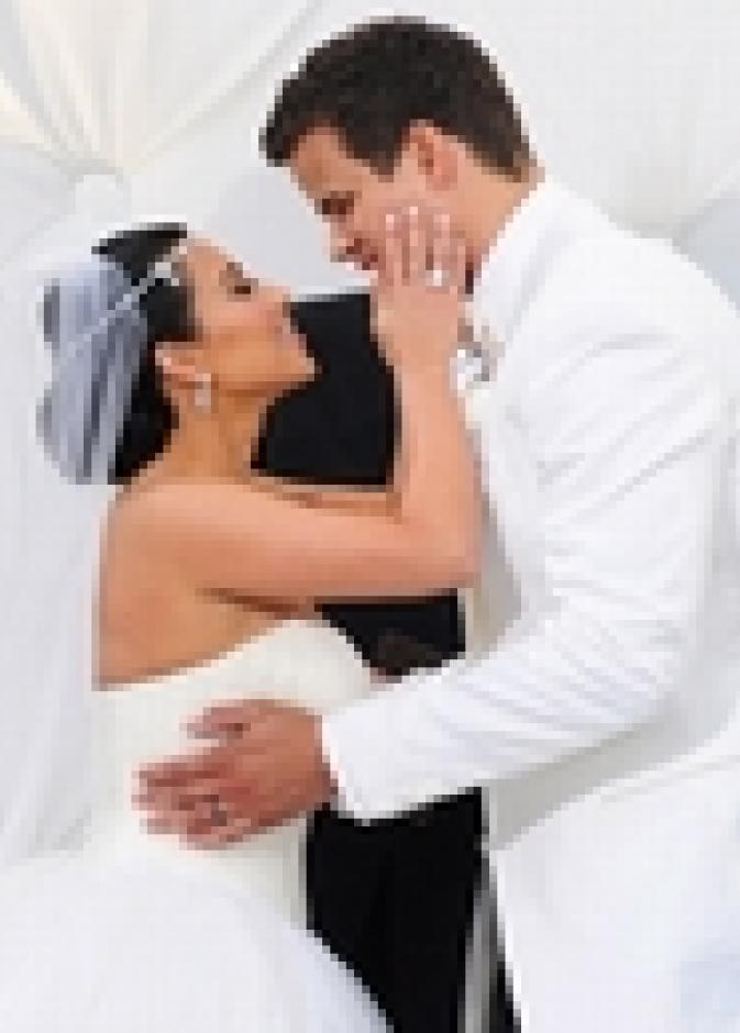 17.9 مليون دولار لإذاعة حفل زفاف كيم كارداشيان!