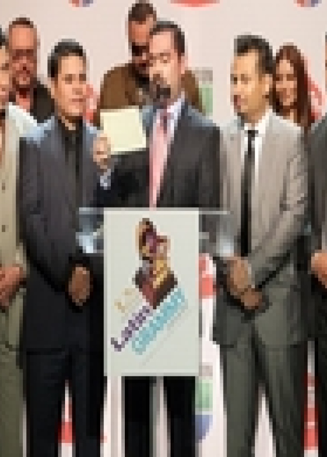 نجوم الغناء العالمي يبدعون في حفل Latin Grammy