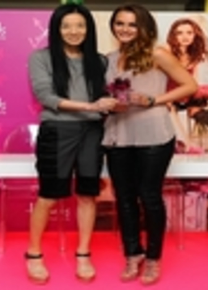 لايتون ميستير تقدم عطر ’لوف ستروك‘ الجديد من فيرا وانج