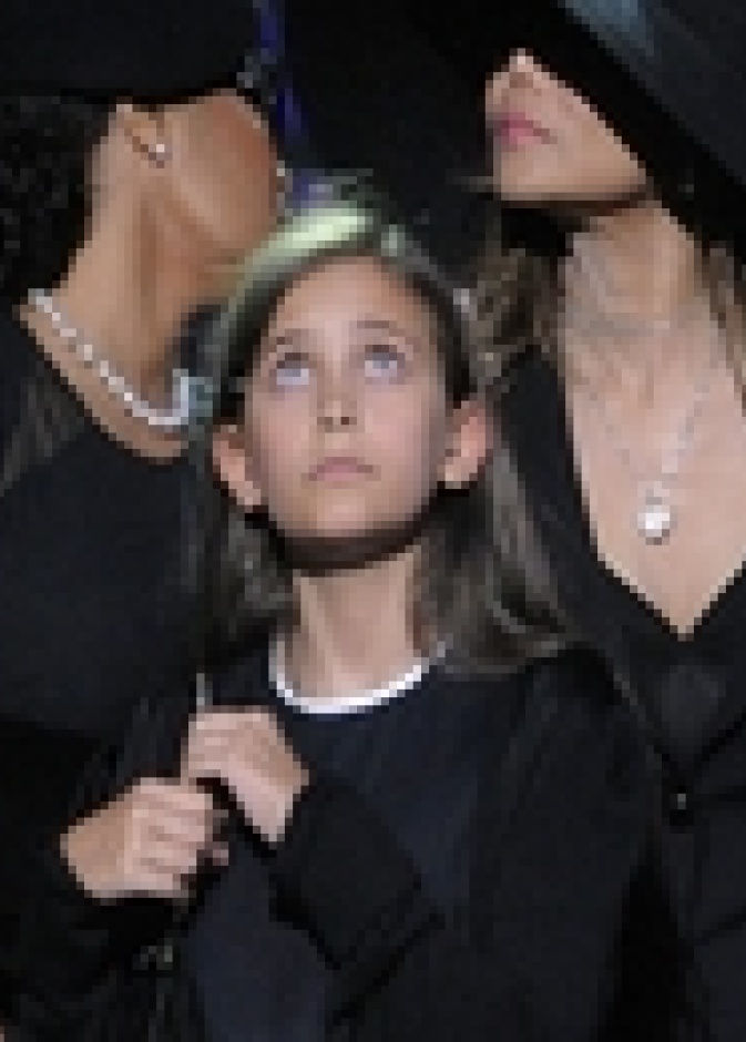 إبنة ملك البوب الراحل "تعوم" في بحر التمثيل