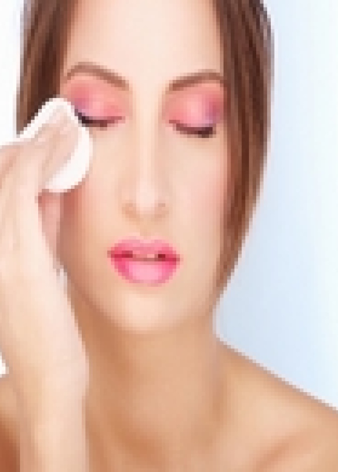 كيف يمكنك إزالة الماكياج الزائد