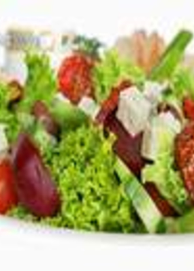 السلطة طبق أساسي على مائدة رمضان