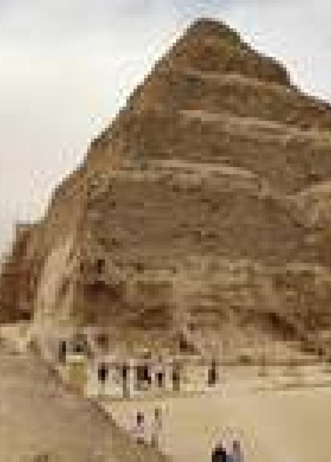 بدء استكمال ترميم أقدم هرم مصري عرفه التاريخ