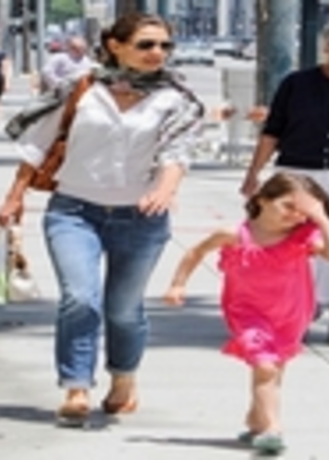 سوري كروز ملكة أناقة أطفال المشاهير